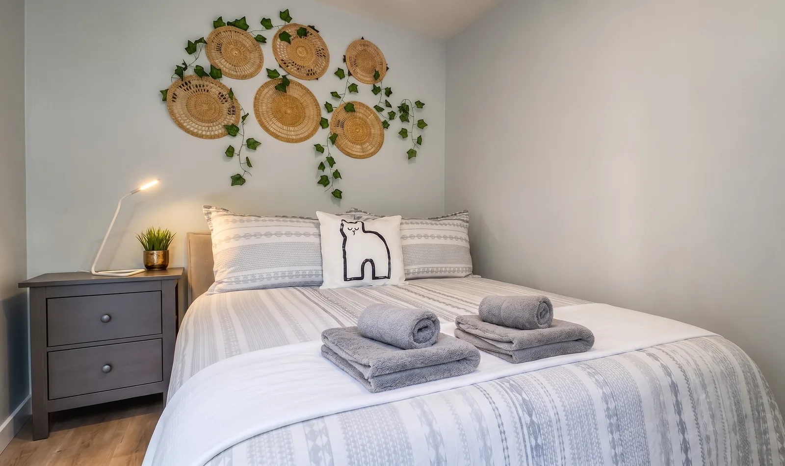 Chambre et lit préparé pour le séjour