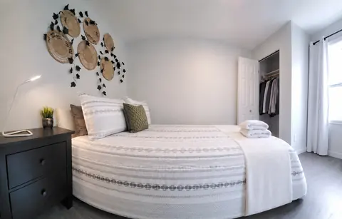 Chambre et lit préparé pour le séjour