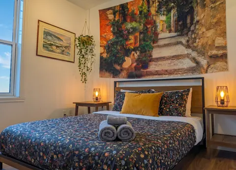 Chambre et lit préparé pour le séjour