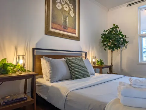 Chambre et lit préparé pour le séjour