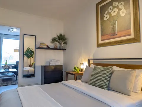 Chambre et lit préparé pour le séjour