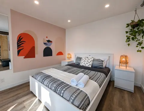 Chambre et lit préparé pour le séjour