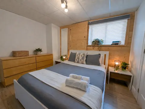 Chambre et lit préparé pour le séjour