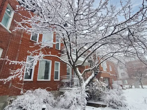 Façade de Cité 300 en hiver