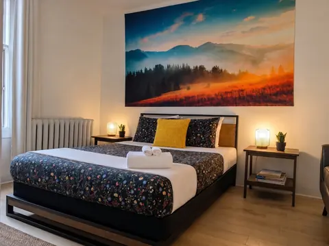Chambre et lit préparé pour le séjour